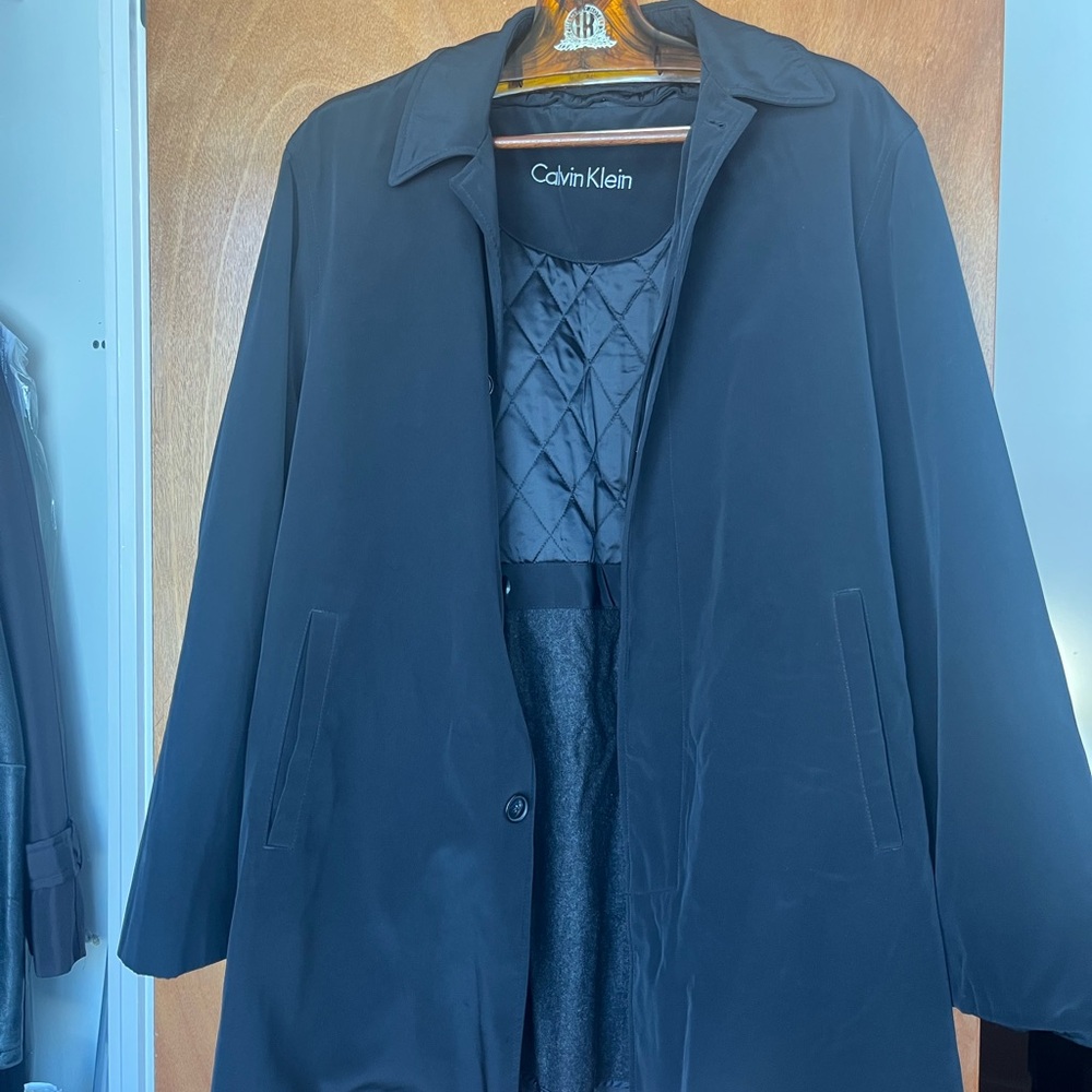 Calvin Klein Men’s 3/4 length Men’s Raincoat.